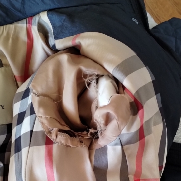 Burberry Dark Blue Quilted Puffer Jacket - Picture 17 of 17